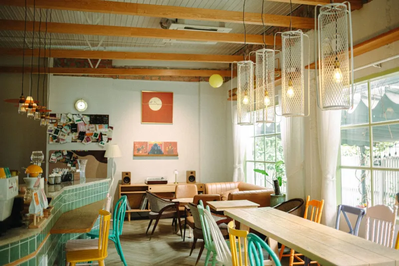 By Design: The Quiet Decisions That Make You Want to Stay Longer at Your Favorite Café